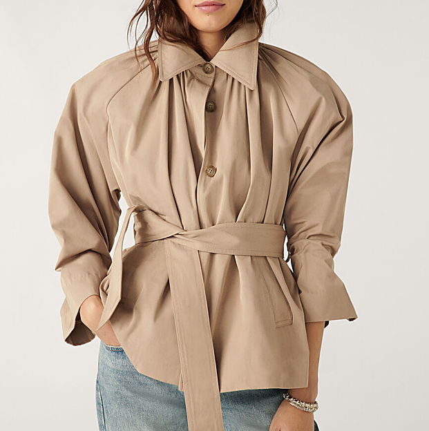 El trench corto de Ba&sh.