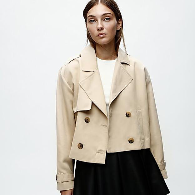 El trench crop de Lefties.