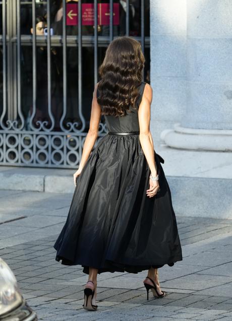 Imagen - El look de la reina Letizia por detrás. / LIMITED PICTURES