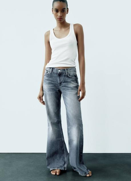 Imagen - Vaqueros flare de corte relajado y extra largo