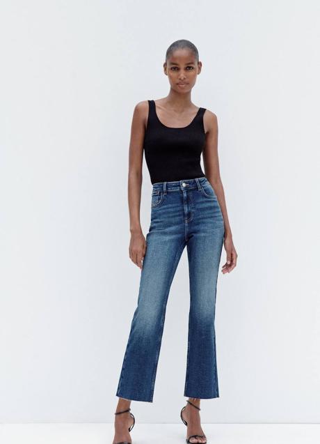 Imagen - Vaqueros flarre con pernera cropped