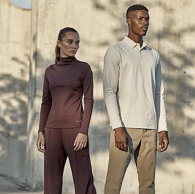 Una de las fotos de la campaña de la nueva colección de Born Living Yoga.