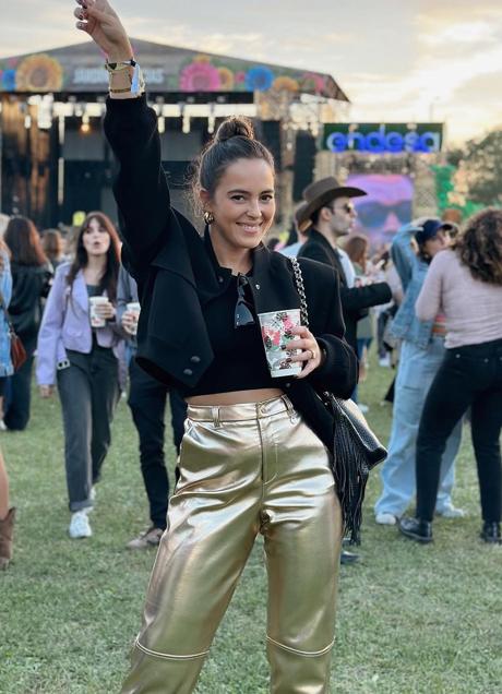 Imagen - Un look con pantalones dorados. / @anasaez___