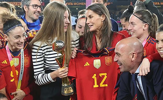 Luis Rubiales celebró con la reina Letizia y la infanta Sofía la victoria de la selección española de fútbol femenino en el Mundial de Australia. 