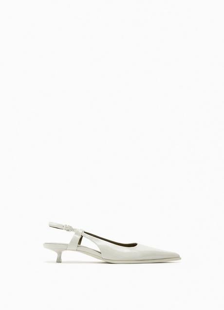 Imagen - Zapato destalonado con tacón kitten de Zara. Foto: Zara.