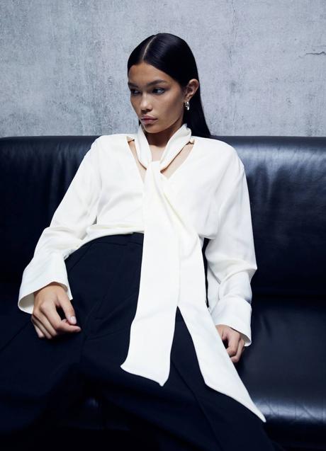 Imagen - Blusa con lazada al cuello blanca