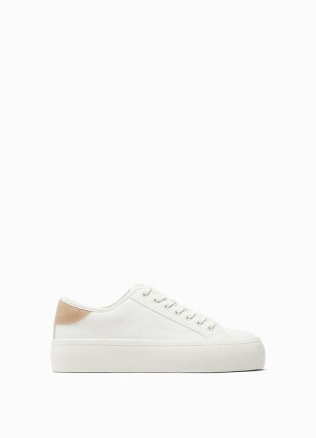 Imagen - Zapatillas blancas de Zara (29,99 euros)