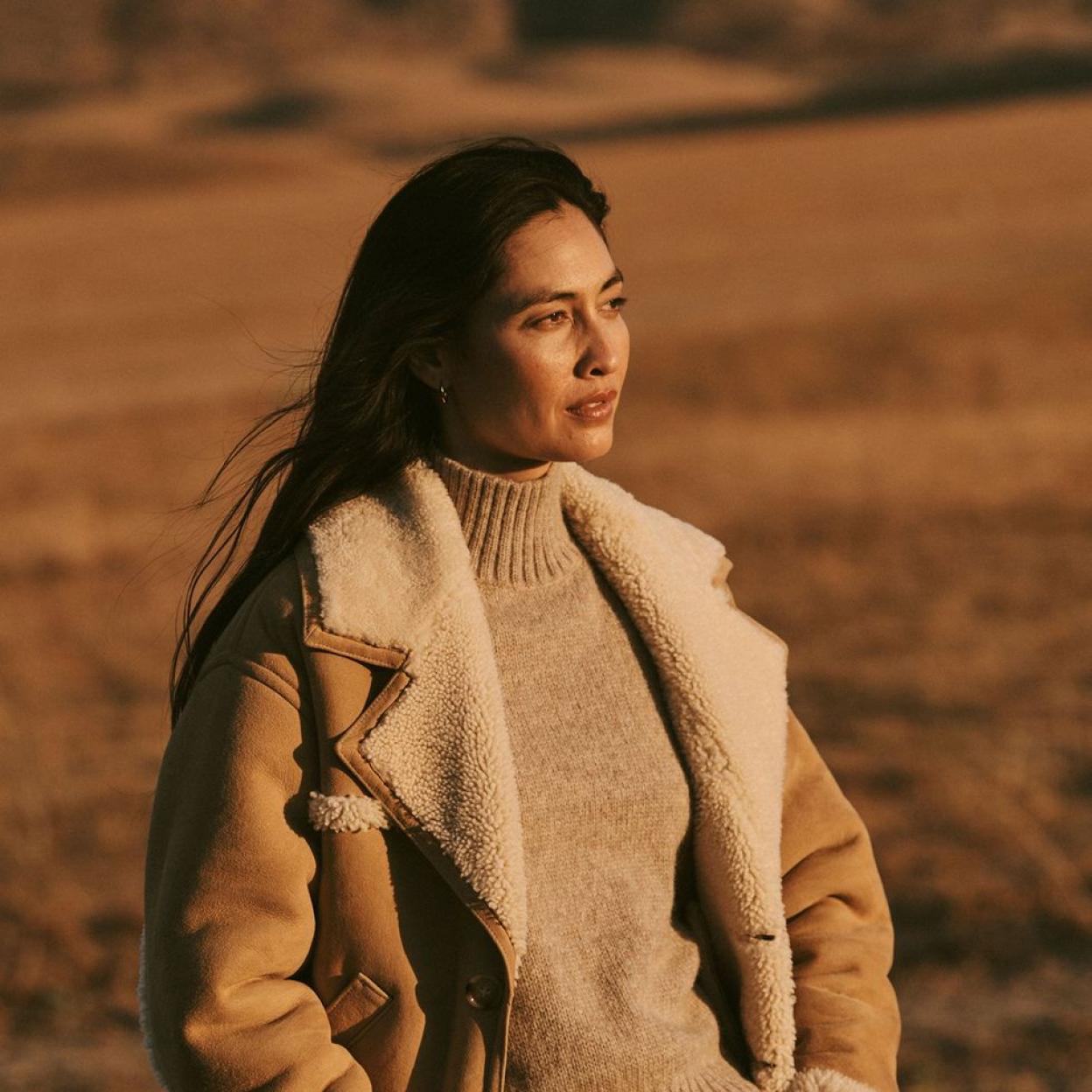 Bonitos vestidos para ocasiones especiales, blusas estampadas, y muchas otras compras que tienes que añadir a tu lista de favoritos de nueva temporada. 