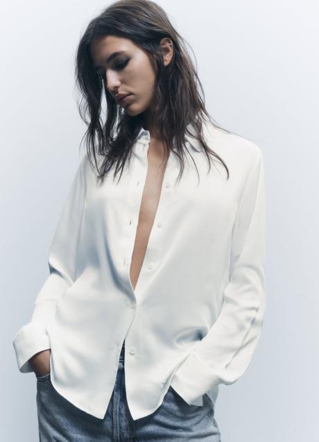 Imagen - Camisa blanca satinada de Zara (29,95 euros)