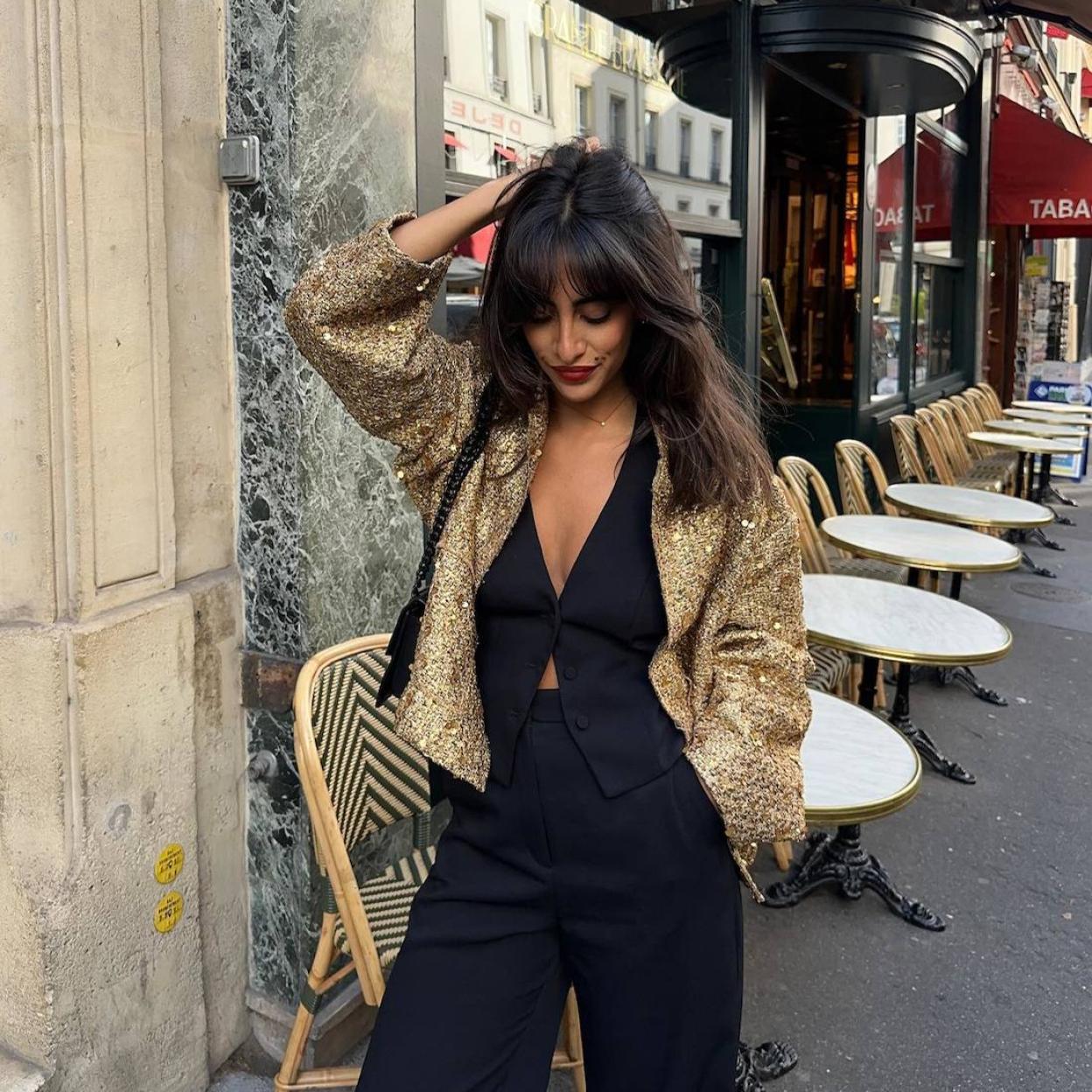 La influencer lleva una bomber viral original de Zara