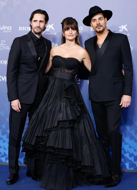 Imagen - Eduardo Cruz junto a su hermana Penélope Cruz y Juan Diego Botto. (GTRES)