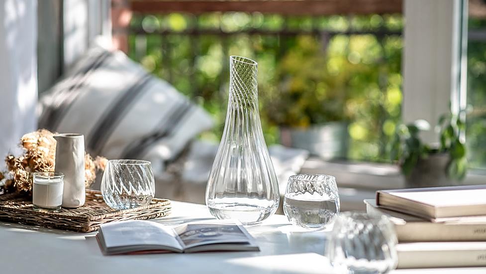 jarra y tazas Manoa de Zwiesel Glass.