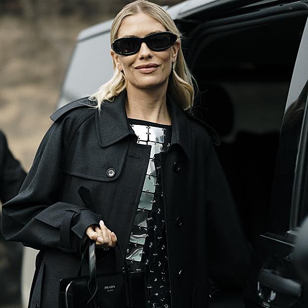 Camisetas y tops básicos con detalles metalizados que podrás lucir de la oficina a la noche