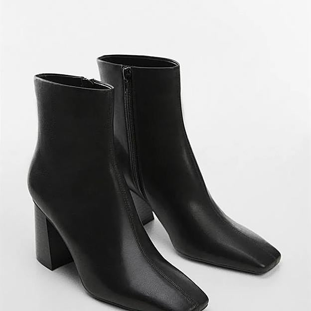 Botines en negro con punta cuadrada de Mango.