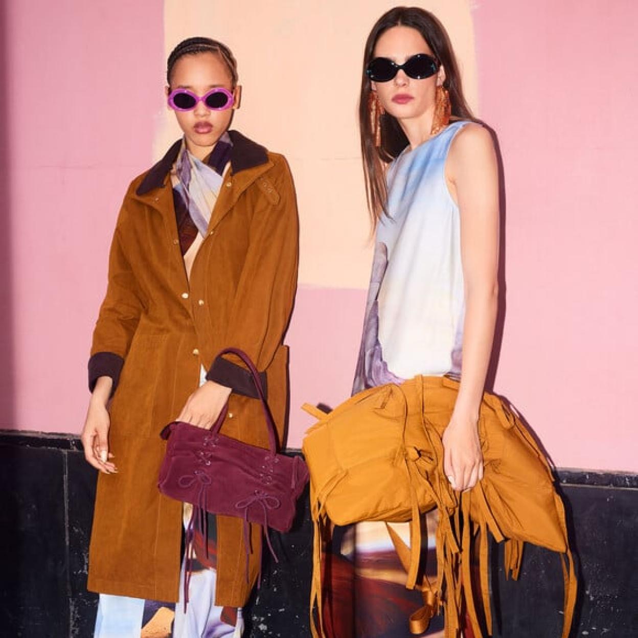 Vestidos estampados, bolsos acolchados, zapatos planos, y muchas otras prendas y accesorios para estrenar la nueva temporada. 