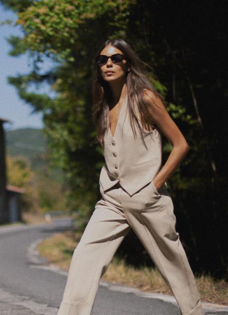 Imagen - Conjunto de chaleco y pantalón ancho en color arena de Zara (29,90 y 29,99 euros)