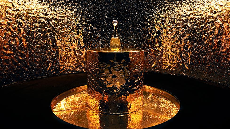 Exposición Dior J'adore en París.