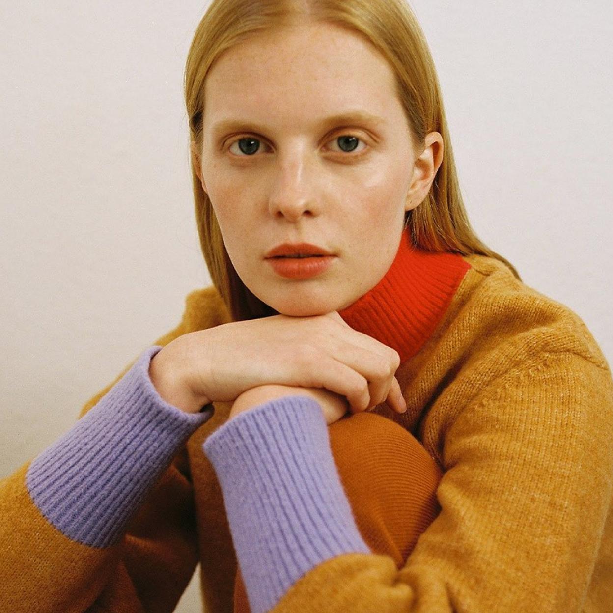 Una modelo con la piel bonita y luminosa.