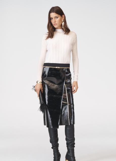 Imagen - Falda de acabado vinilo de la colección Zara Studio FW2023