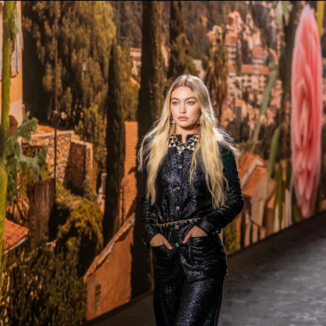 Gigi Hadid desfila para Chanel en la Semana de la Moda de París. /