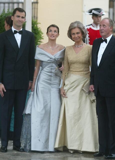 Imagen - Los reyes Juan Carlos y Sofía, el príncipe Felipe y Letizia Ortiz, en la cena de gala que precedió a la boda, en 2004. (FOTO: JAIME GARCÏA / ARCHIVO ABC) 