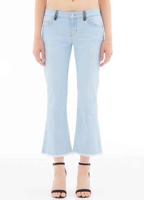 Imagen - Pantalones vaqueros deshilachados con brillos de Lui Jo, 151 euros.