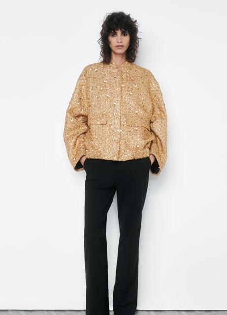Imagen - Chaqueta bomber de lentejuelas de Zara (99,95 euros). Foto: Zara.