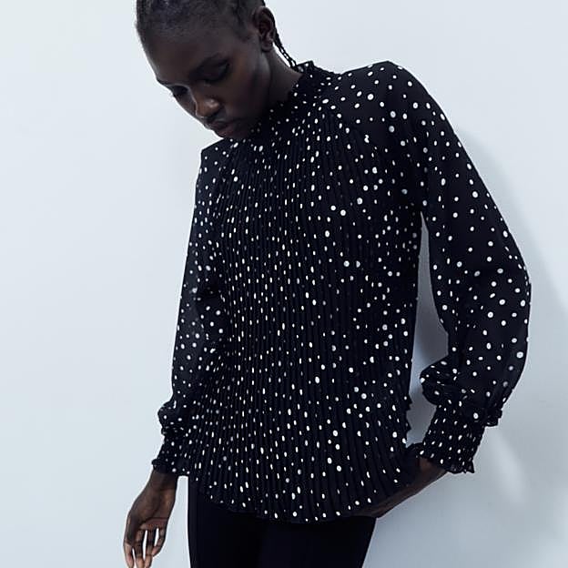 La blusa plisada de Sfera.