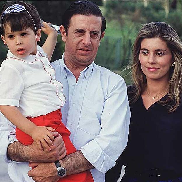 Fernando Falcó y Marta Chávarri junto a su hijo, Álvaro Falcó 