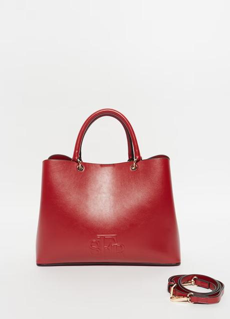 Imagen - Bolso en rojo de Sfera. Foto: Sfera.