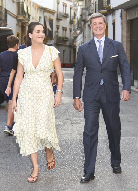 Imagen - Cayetano Martínez de Irujo llega al bautizo junto con su pareja Bárbara Mirjan.