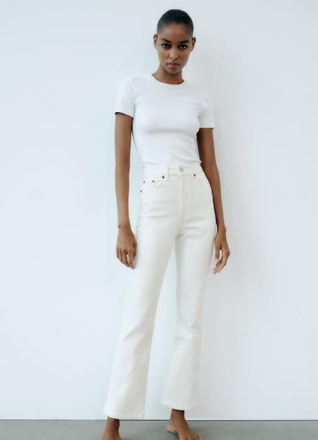 Imagen - Vaqueros blancos de tiro alto de Zara. Foto: Zara.