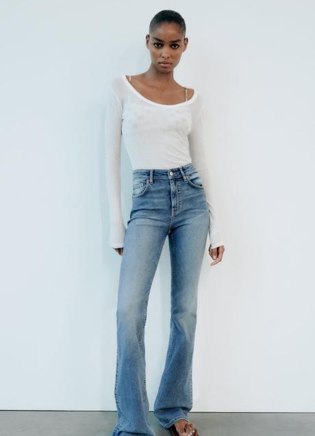 Imagen - Los vaqueros de Zara de tiro medio con bajo acompanado más vendidos. Foto: Zara.