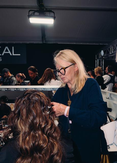 Imagen - Van Garland maquillando