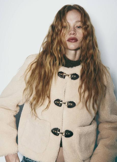 Imagen - Chaqueta de borreguillo con mosquetones de Zara