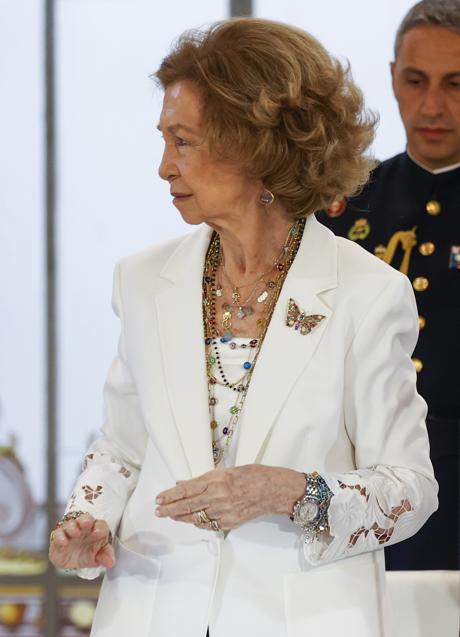Imagen - La reina Sofía con una blazer muy original. / GTRES