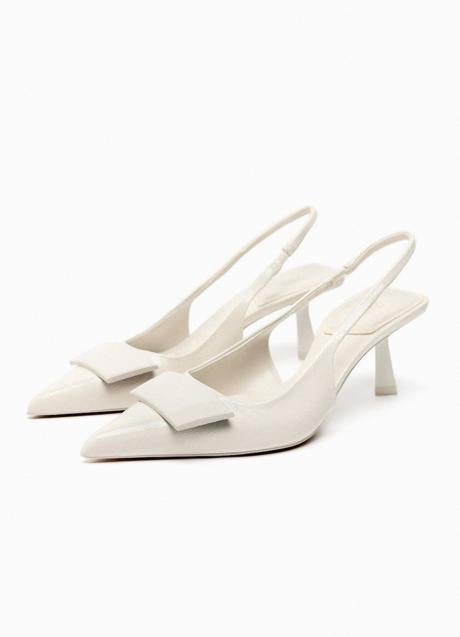 Imagen - Zapatos de tacón con pieza geométrica