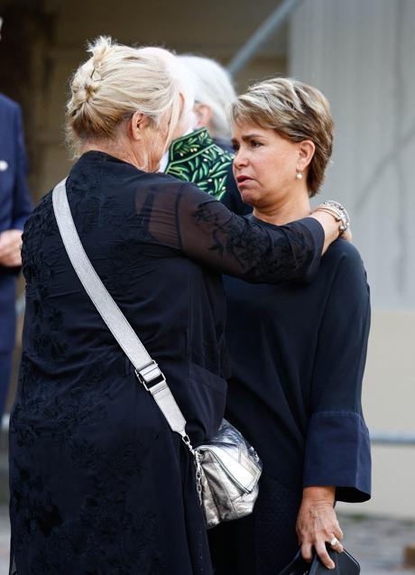 Imagen - Marina Carrere dEncausse y María Teresa de Luxemburgo en el funeral de Hélène Carrère d'Encausse. / GTRES