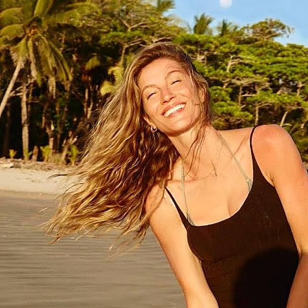 Gisele Bündchen con ondas surferas