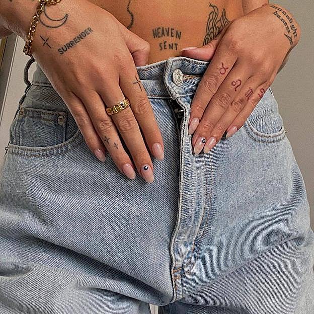 Tatuajes con signos del zodiaco en la mano