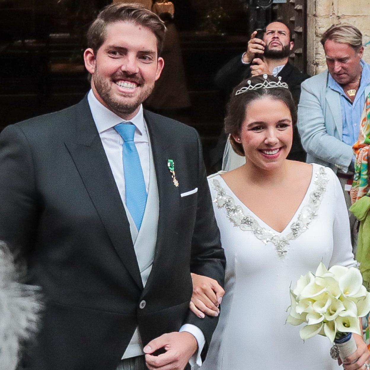 Louis Nicolas Crépy de Orleans y Carolina Torio Ballester durante la boda.
