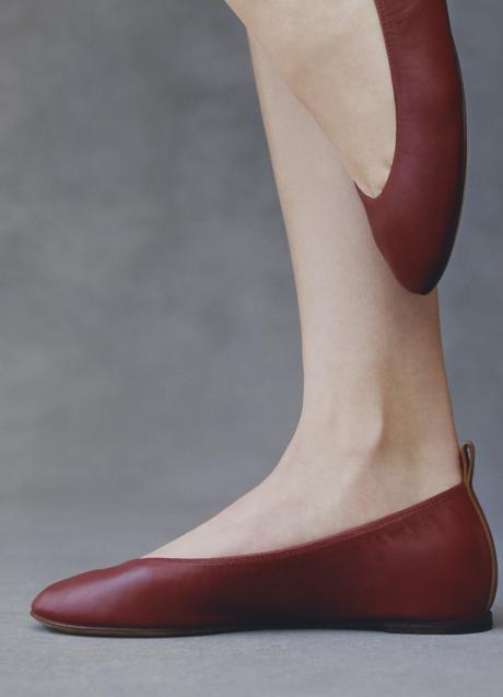 Imagen - Nuevo modelo de bailarina de Lanvin, en rojo.