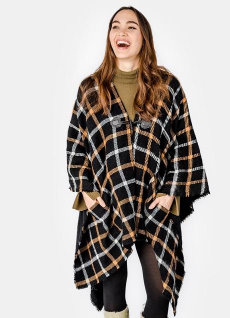 Imagen - Poncho Wonderland con estampado a cuadros negro de Abaccino, 59,99 euros.