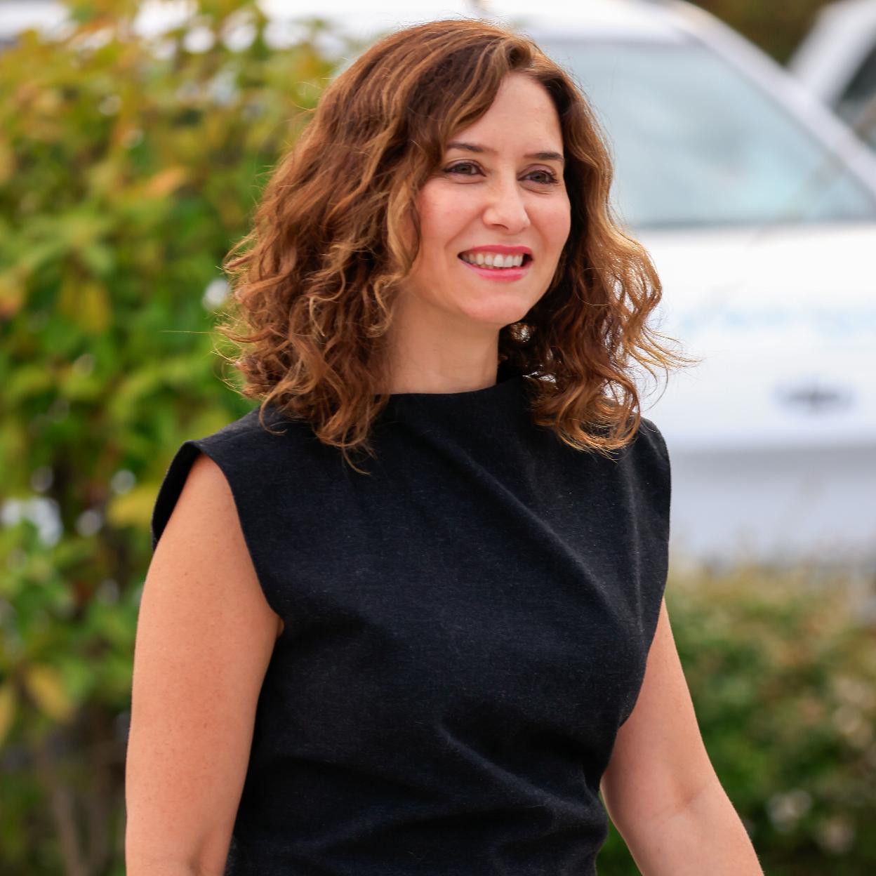 Isabel Díaz Ayuso cumple 45 años en su mejor momento profesional y personal. 