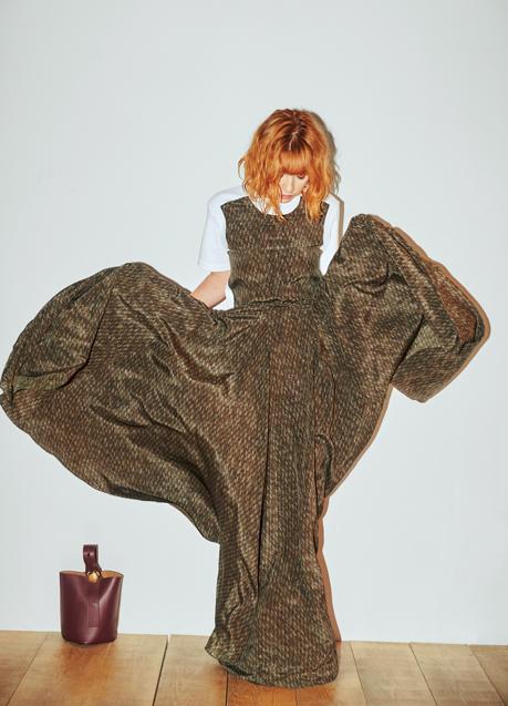 Imagen - Vestido y bolso de Loewe. FOTOGRAFÍA: RUBÉN VEGA / ESTILISMO: GERVASIO PÉREZ