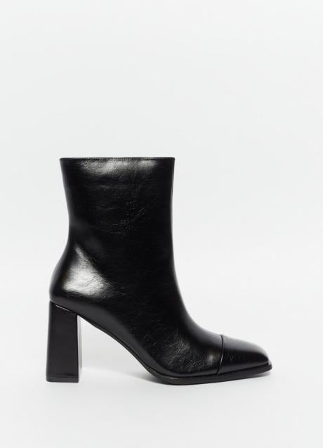 Imagen - Botín de tacón negro de Sfera (32,95 euros)