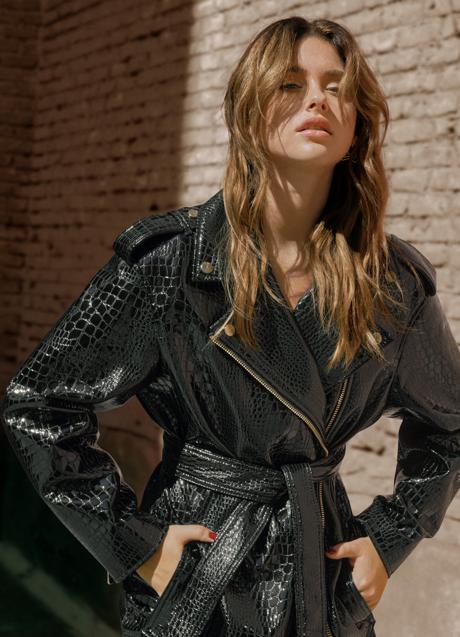 Imagen - Gabardina de polipiel estampado de cocodrilo, de Pinko. 