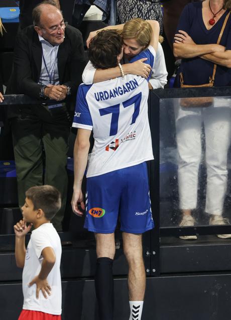 Imagen - La infanta Cristina viviendo un momento emotivo junto a su hijo Pablo. / GTRES