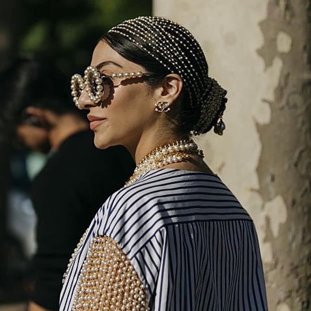 Las perlas se llevan, pero no como lo haría Lady Di: manual de estilo para usarlas en 2023