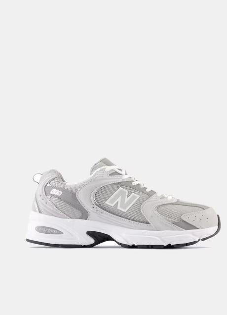 Imagen - Zapatillas deportivas en color gris de New Balance. Foto: New Balance.